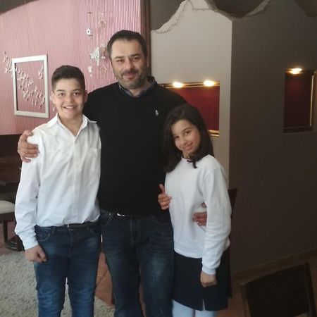 Xenonas Sta Tzakia Hotell Karpenísion Exteriör bild
