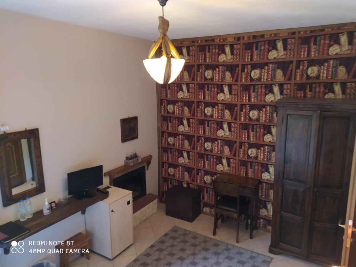 Xenonas Sta Tzakia Hotell Karpenísion Exteriör bild