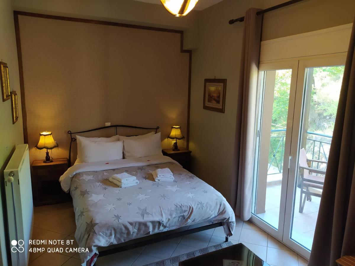 Xenonas Sta Tzakia Hotell Karpenísion Exteriör bild