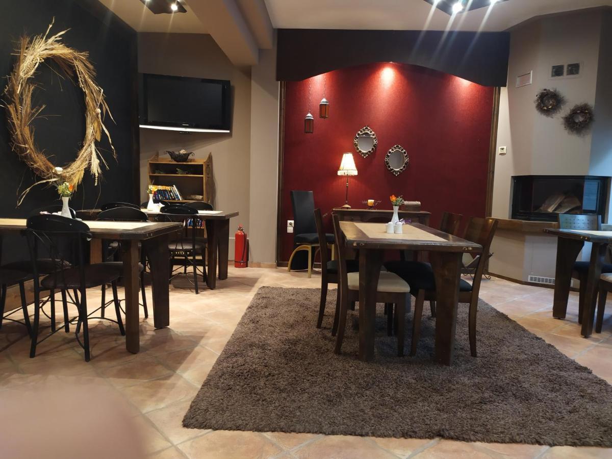Xenonas Sta Tzakia Hotell Karpenísion Exteriör bild
