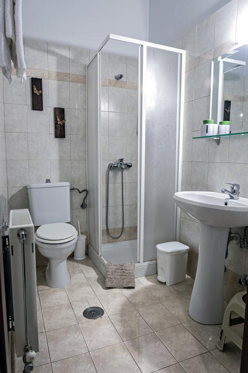 Xenonas Sta Tzakia Hotell Karpenísion Exteriör bild