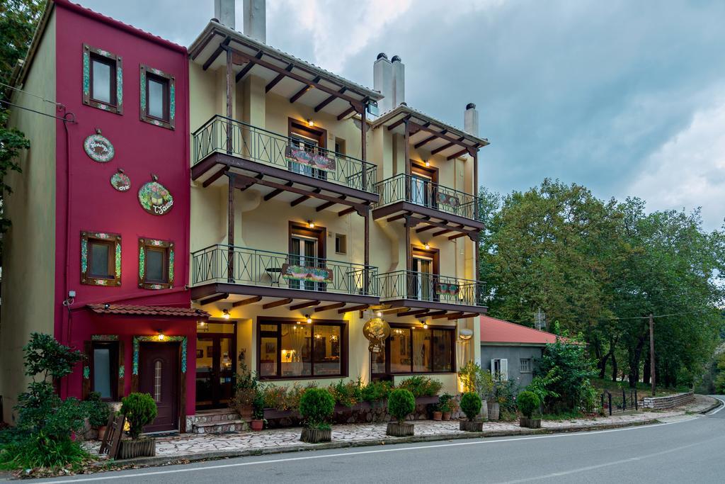 Xenonas Sta Tzakia Hotell Karpenísion Exteriör bild