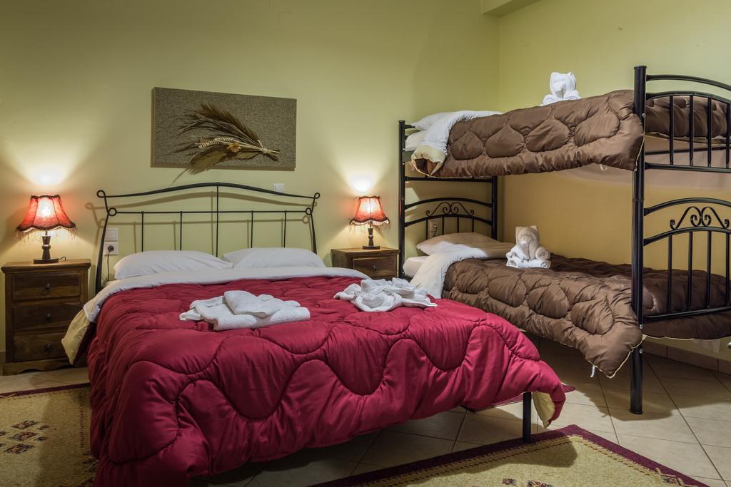 Xenonas Sta Tzakia Hotell Karpenísion Exteriör bild