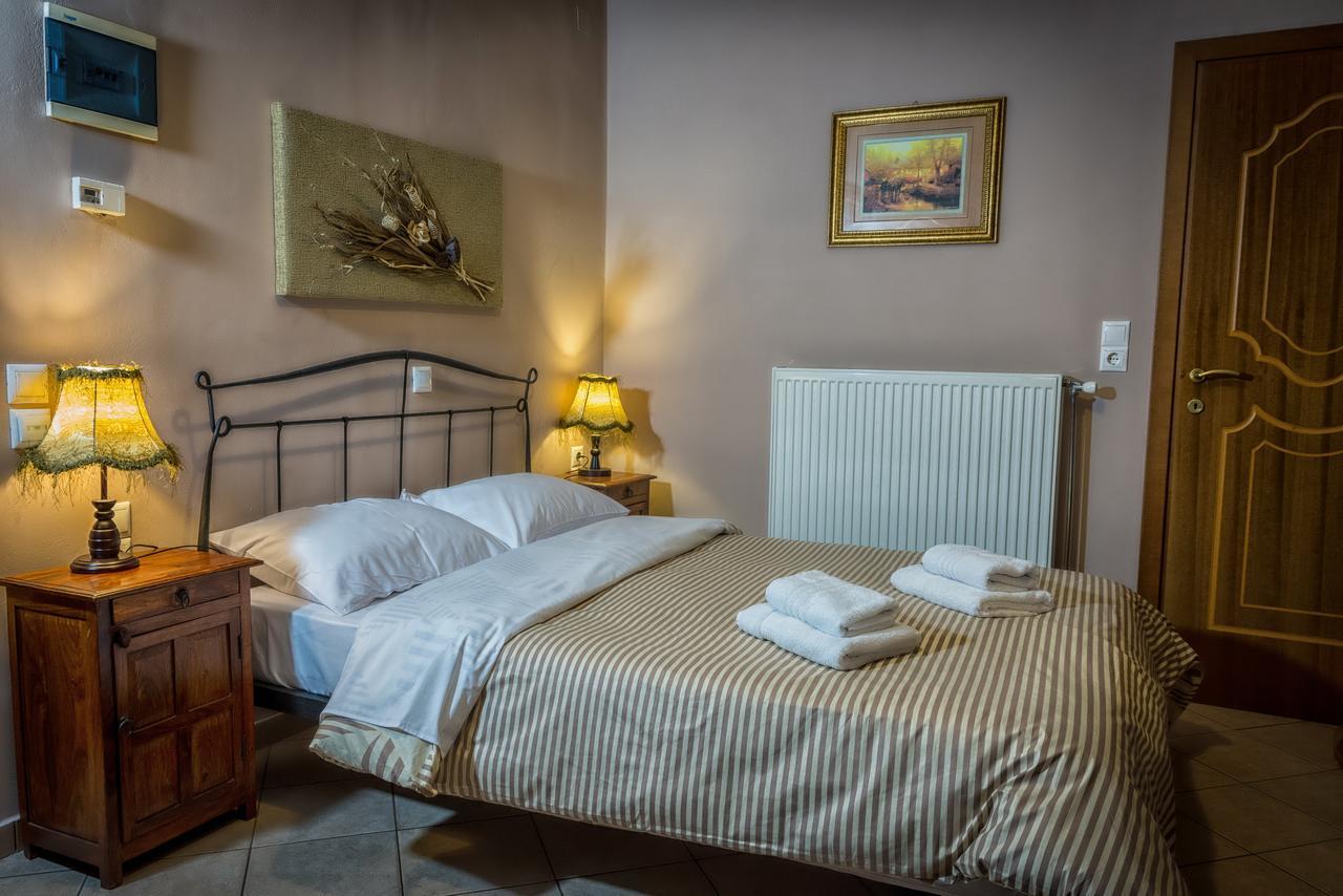 Xenonas Sta Tzakia Hotell Karpenísion Exteriör bild