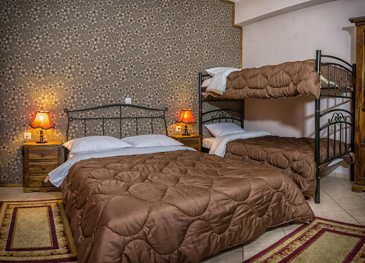 Xenonas Sta Tzakia Hotell Karpenísion Exteriör bild