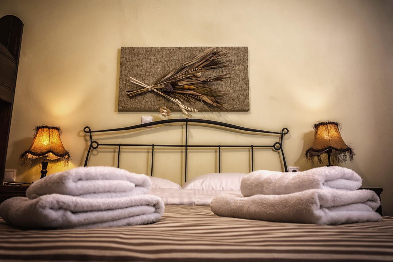 Xenonas Sta Tzakia Hotell Karpenísion Exteriör bild