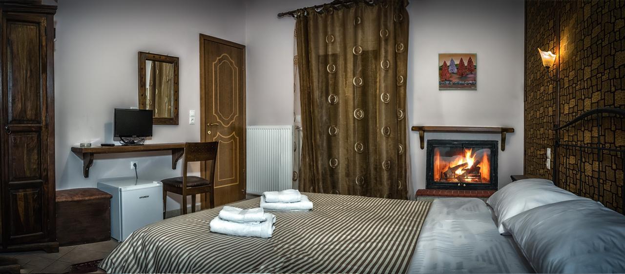 Xenonas Sta Tzakia Hotell Karpenísion Exteriör bild