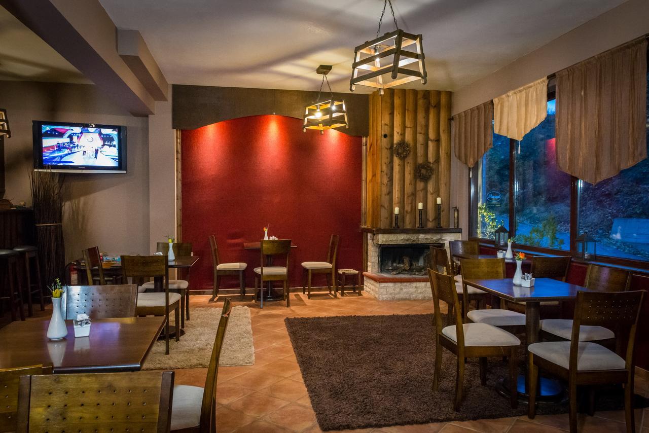 Xenonas Sta Tzakia Hotell Karpenísion Exteriör bild